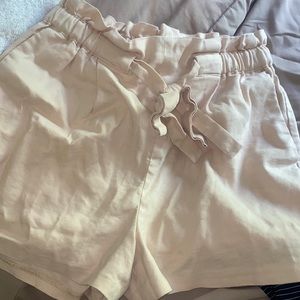 Express tan/ cream shorts! Stretchable size Small! Only worn once!